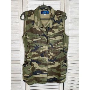 Francesca's Camo Vest - L - NWOT!